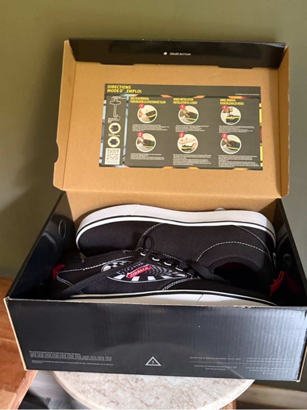 Heely’s Size 7 Black & White Low-Top Skate Sneakers